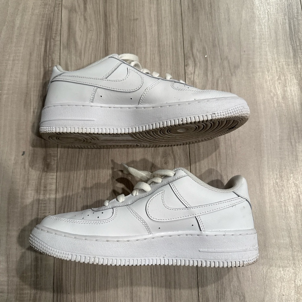 Nike Air Force 1 LE
